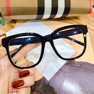 Gọng kính cn có mầu trong