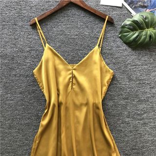 váy ngủ khoét ngực lụa quảng châu
