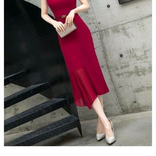 Đầm thiết kế kèm hoa
