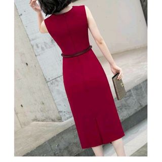 Đầm thiết kế kèm hoa