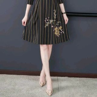 Đầm thun thêu hoa