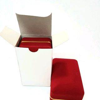 hộp đồng hồ nhung đỏ