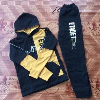 Bộ quần áo hoodie