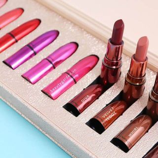 Son 12 cây đủ màu nguyên hộp 12 cây