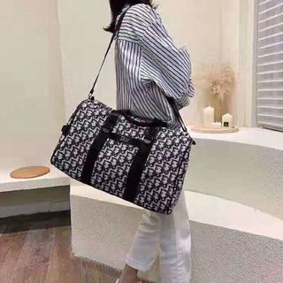 Tui du lịch xinh L