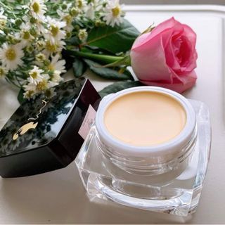 Kem trắng hồng căn bóng HMSTORE