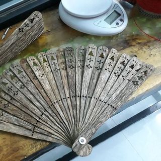 Quạt Trầm Hương phong thủy