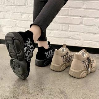 Giày bata họa tiết cá tính