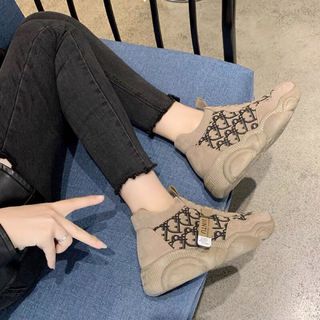 Giày bata họa tiết cá tính