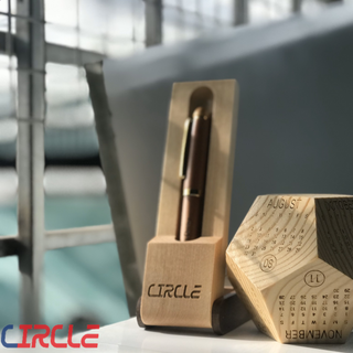 Lịch gỗ cao cấp để bàn 12 mặt Circle Decor