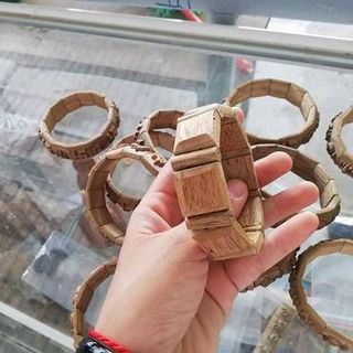 vòng đeo tay trầm hương điêu khắc