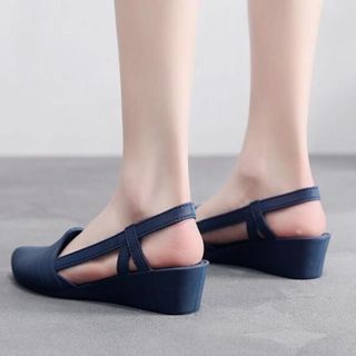 Giầy nhựa nữ đi mưa đế xuồng hở gót quai hậu quai sau bít mũi sóng ngang đẹp giá rẻ GNN16