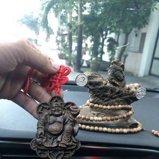 Trầm hương sánh thiềm thừ phong thủy treo xe