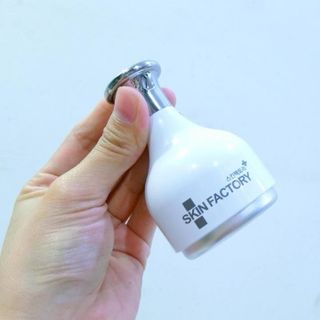 Thanh lăn đá lạnh Genie skin factory Hàn Quốc