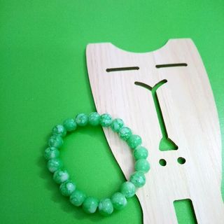 chuỗi đeo tay phong thủy 8li màu xanh lá nhe