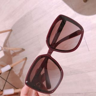 Kính Mát Model mắt vuông