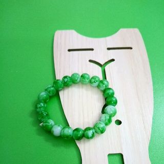 chuỗi đeo tay phong thủy 8li màu xanh