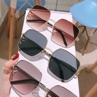 Mắt kính vuông gọng xích
