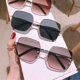 Mắt kính vuông gọng xích