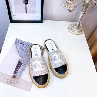 Dép sục phố no