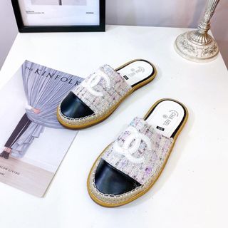Dép sục phố no