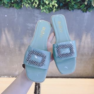 Dép khoá vuông xinh