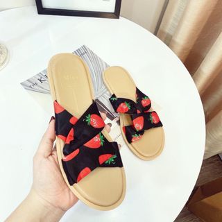 Dép hoa hoa tiết