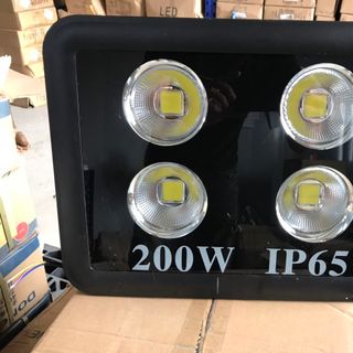 Đèn LED pha 200w chiếu sân bóng cao cấp giá sỉ