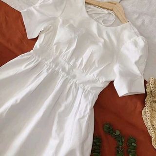 ĐẦM MIDI TRẮNG HỞ LƯNG