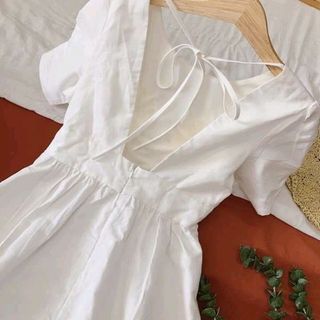 ĐẦM MIDI TRẮNG HỞ LƯNG