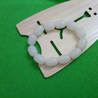 chuỗi đeo tay phong thủy đá trắng