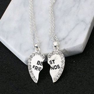 Dây chuyền cặp đôi giá 20k bao gồm 2 dây và 2 mặt