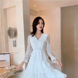 Đầm ren trắng tầng