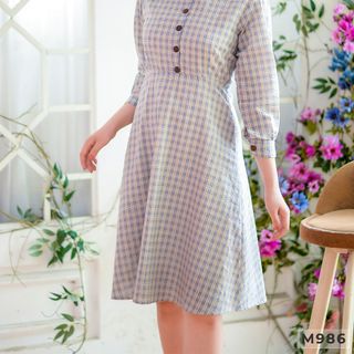 Đầm sọc 2 lớp 5 nút trước