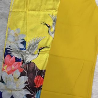 Set áo dài truyền thống gấm tơ nền vàng hình in hoa sen hạc