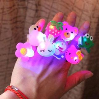 nhẫn đủ mẫu có đèn rất nhiều mẫu
