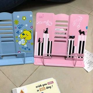 Kẹp sách chống cận thị cho bé