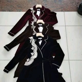 Khoác nhung dài họa tiết