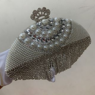 Túi xách hộp màu trắng kết tua