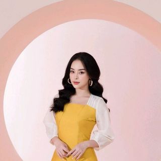 Váy cổ vuông pha tay