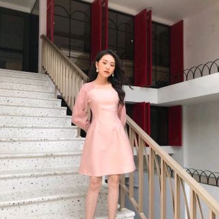 Váy cổ vuông pha tay