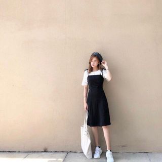 Set váy yếm đen cột vai pull trơn trắng basic