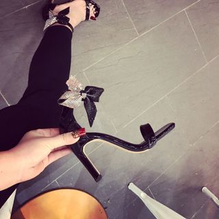 Giày sandal hoa đá xinh xắn