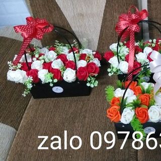 giỏ hoa sáp thơm 20 đến 30 bông cỏ điểm