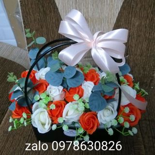 giỏ hoa sáp thơm 20 đến 30 bông cỏ điểm