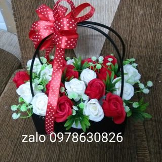 giỏ hoa sáp thơm 20 đến 30 bông cỏ điểm