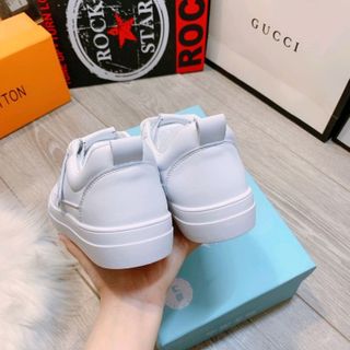 Sneaker nữ đế bằng họa tiết dây buộc
