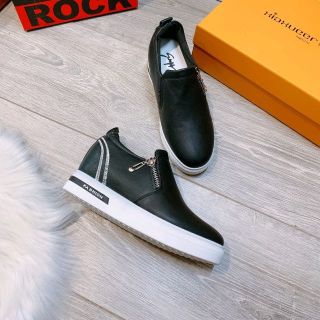 Slipon đế cao khóa cạnh kẻ đen