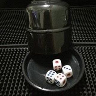 Dụng cụ lắc xí ngầu