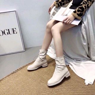 Boots da trơn kéo khóa gót 3p kem đen